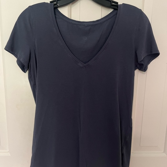 Lululemon Navy V-Neck short sleeve - Picture 1 of 3
